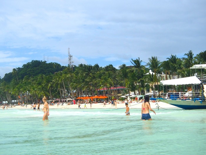 ボラカイ島のホワイトビーチ