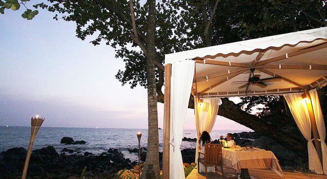 trisara-romatic-dining-at-beachfront-pavilion-2