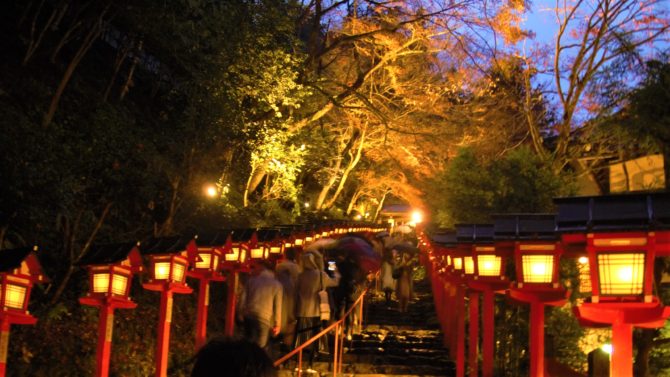 京都の紅葉ライトアップ「貴船神社」