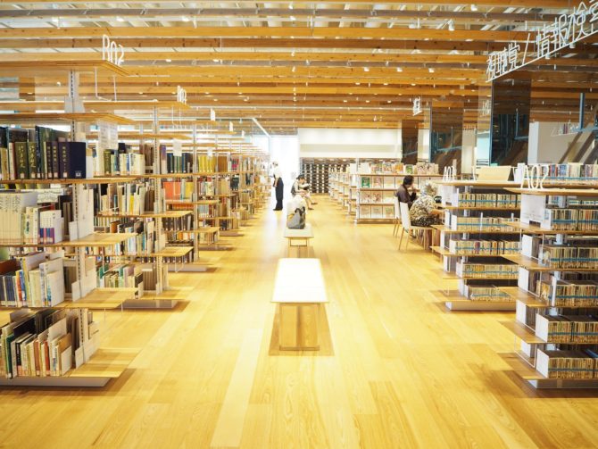 富山市立図書館