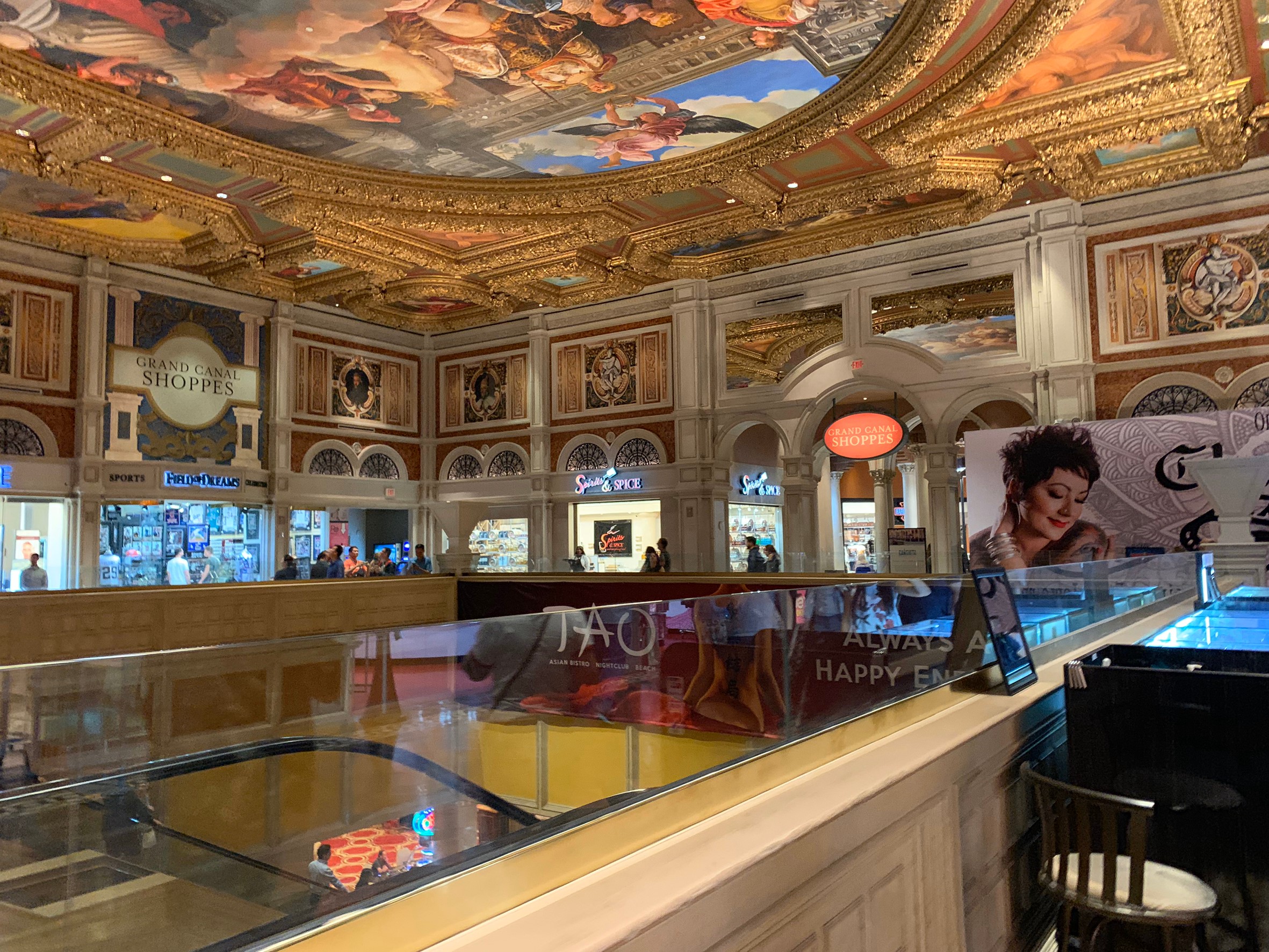 LOVETABI | 旅に恋する情報マガジン 一度は泊まりたい！ 世界最大の