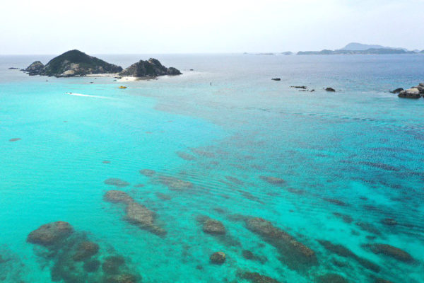 慶良間諸島のケラマブルーの海