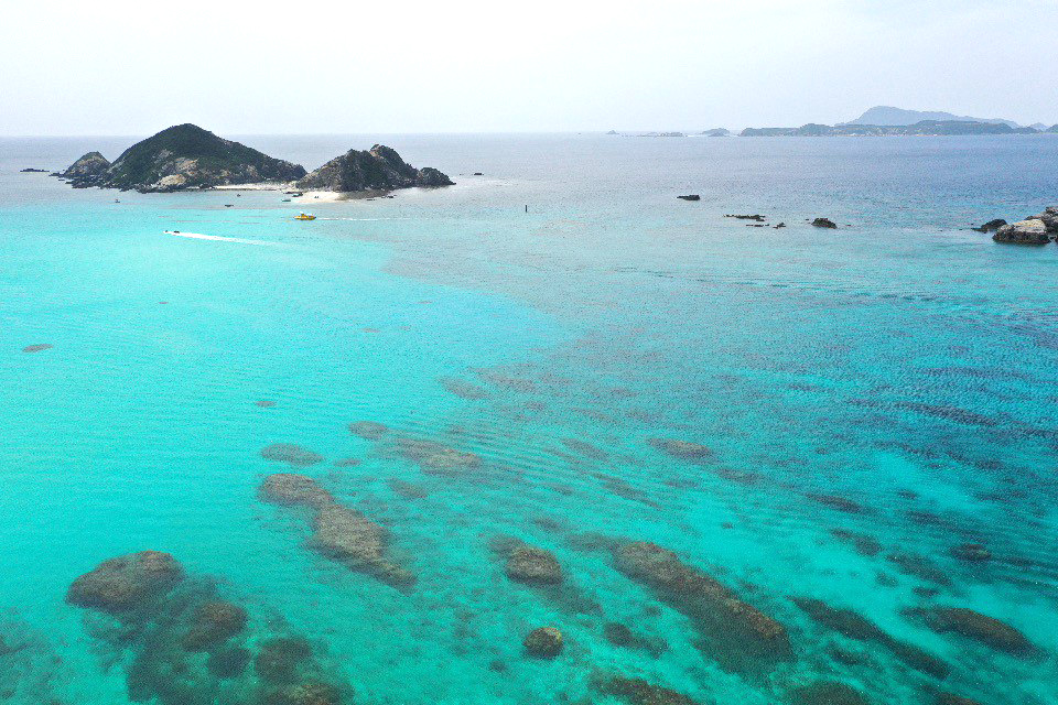慶良間諸島のケラマブルーの海