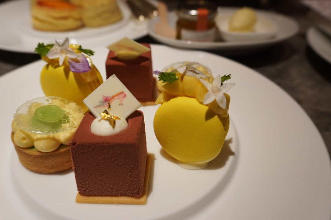 マリー・アントワネット by マノロ ブラニク アフタヌーンティー